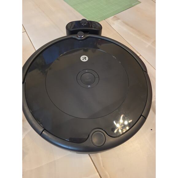 iRobot Roomba 694 Robot Vacuum - R694020 - Black - Picture 4 of 16